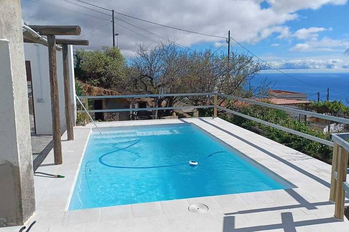Gîte pour 4 personnes, avec Jacuzzi ainsi que Terrasse et Jardin