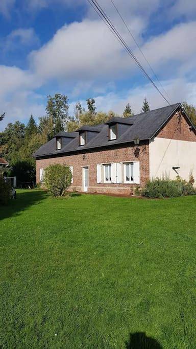 Gîte pour 10 personnes, avec jardin dans Vrocourt