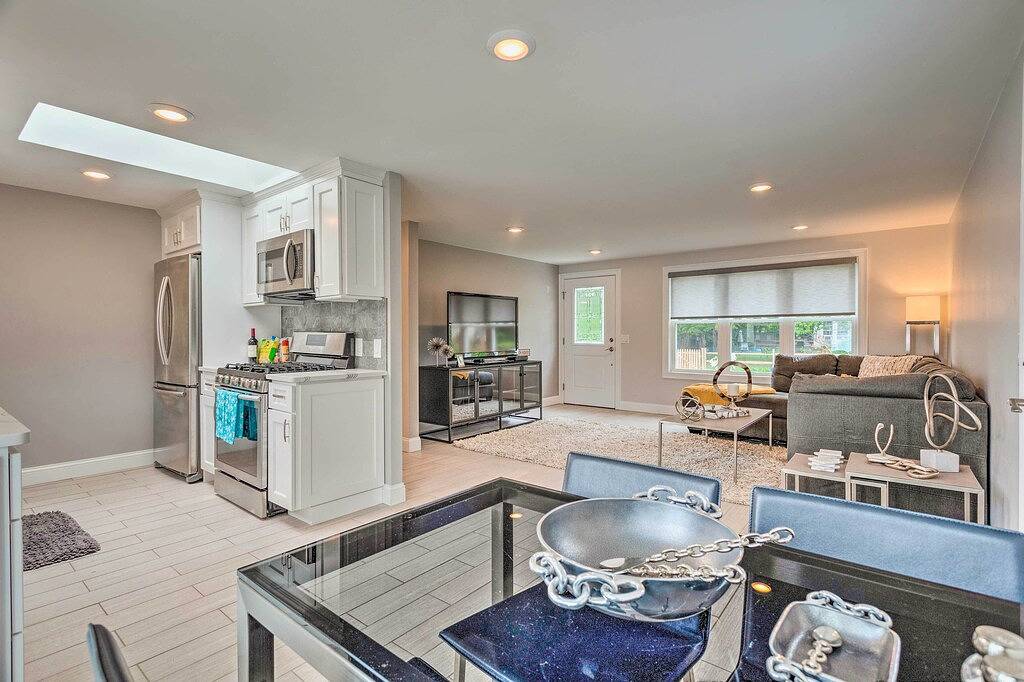 Narragansett Escape by Narrow River & Beaches in Narragansett, Washington County (RI)