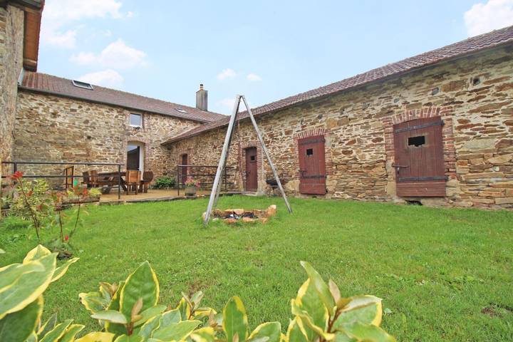 Gîte pour 8 personnes, avec jardin à Saint-Yrieix-la-Perche - 2