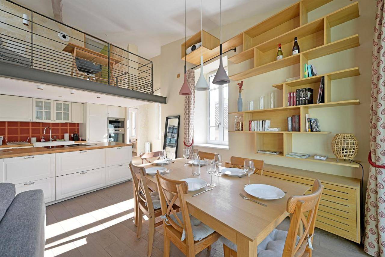 Appartement entier, Apartment with Terrace in Avignon, Vaucluse