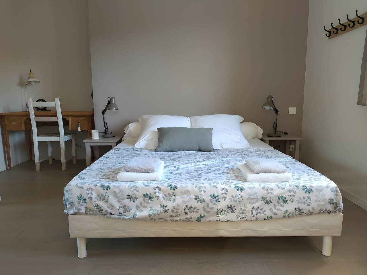 Casa de huéspedes 'Habitación Côté Vignes' con piscina compartida, jardín común y Wi-Fi in Bourg-Saint-Andéol, Privas