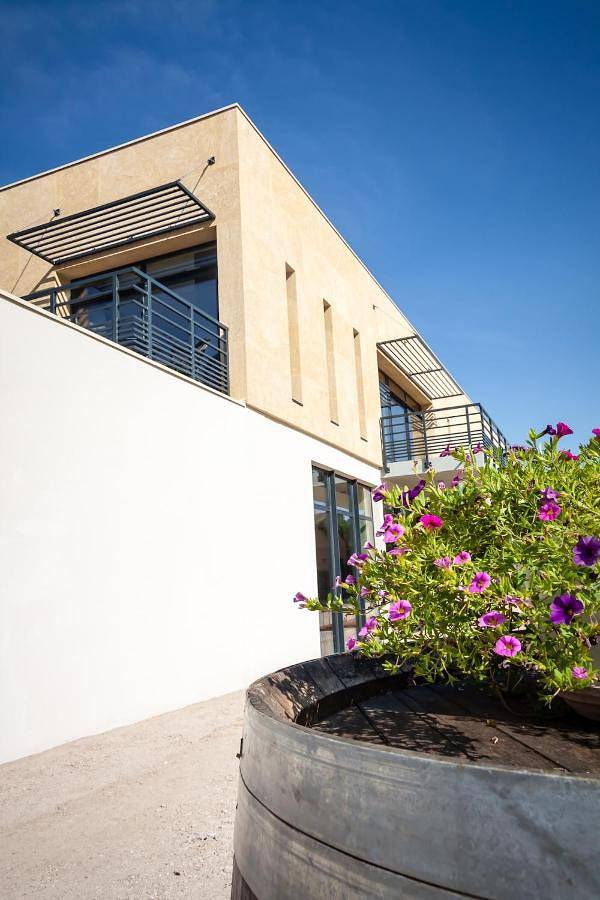 Gîte pour 3 personnes, avec vue ainsi que jardin et terrasse à Agel - 2