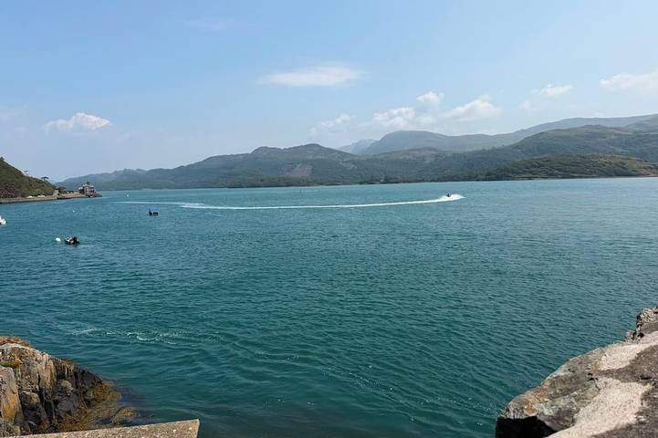 Apartment for 8 people in Barmouth