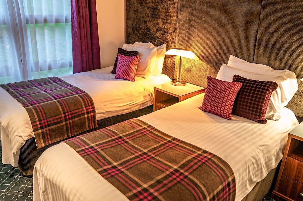 Luxury chalet with hot tub and loch views in Loch Lomond, Stirling und Umgebung