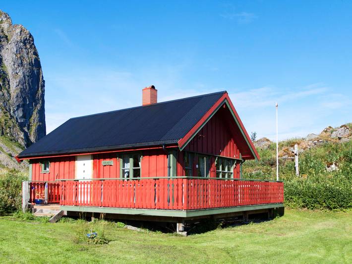 Vacation rental for 4 people, with Terrace and Yard in Lofoten