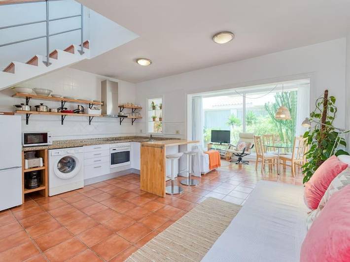 Casa de vacaciones para 3 personas, con vistas además de piscina y jardín - 1