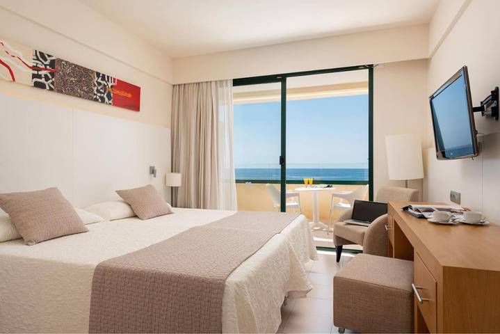 Hotel für 3 Personen, mit Balkon und Terrasse sowie Garten und Kinderpool in Sa Coma - 4