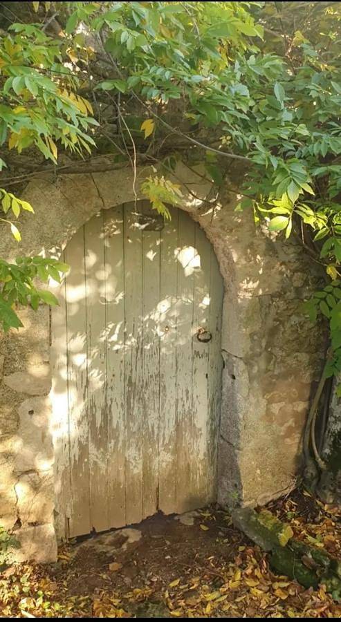 Location de vacances pour 4 personnes, avec piscine ainsi que terrasse et vue à Xanton-Chassenon