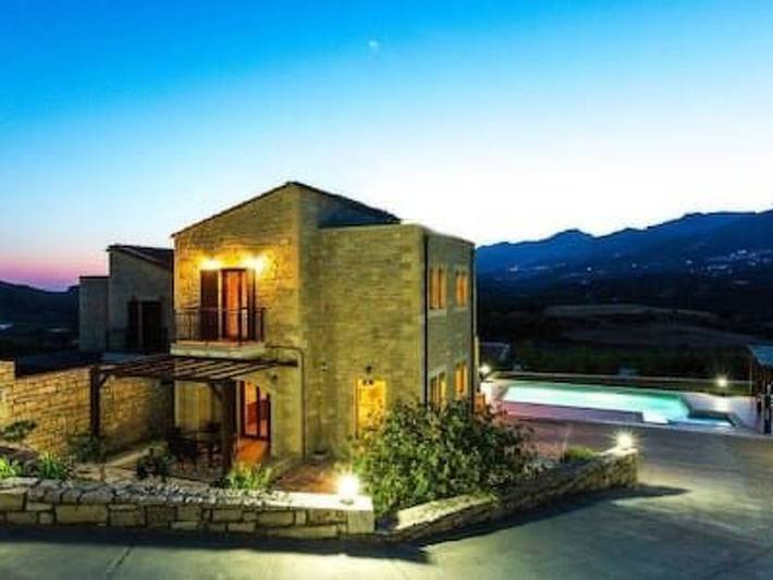 Ferienhaus für 12 Personen, mit Pool und Balkon