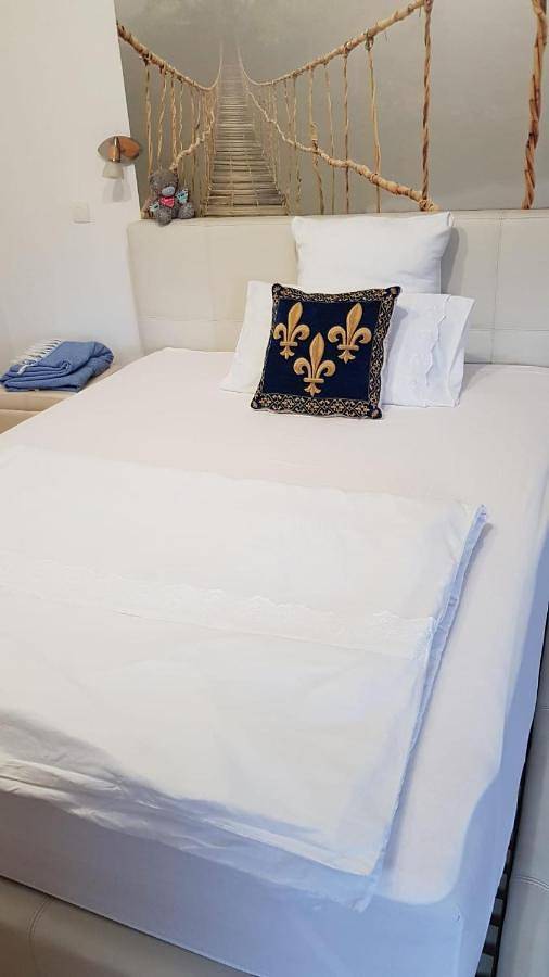 Chambre d’hôte pour 2 personnes, avec terrasse ainsi que jardin et vue en Corrèze - 3