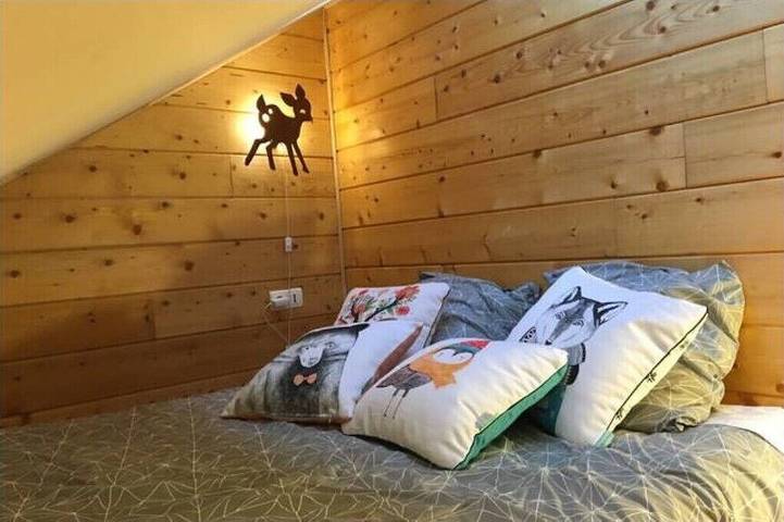 Gîte pour 14 personnes, avec balcon ainsi que jardin et jacuzzi à Saint-Bresson - 3