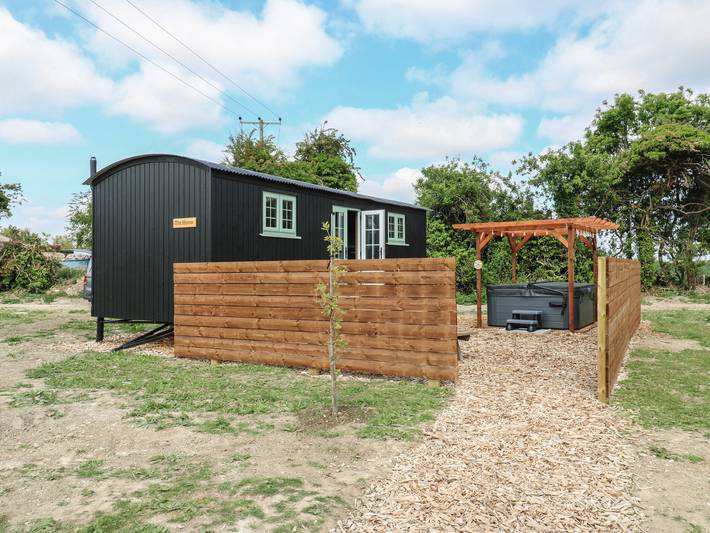 Hut for 4 people, with garden, with pets in Cambridgeshire