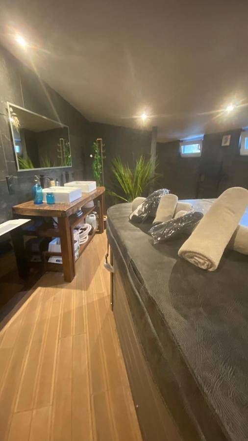 Les murmures de l'eau, chambre d'hôtes avec jacuzzi in Lannion, Région de Lannion