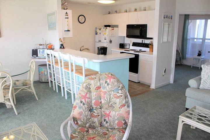 Vacation rental for 8 people, with pool and balcony in Manteo