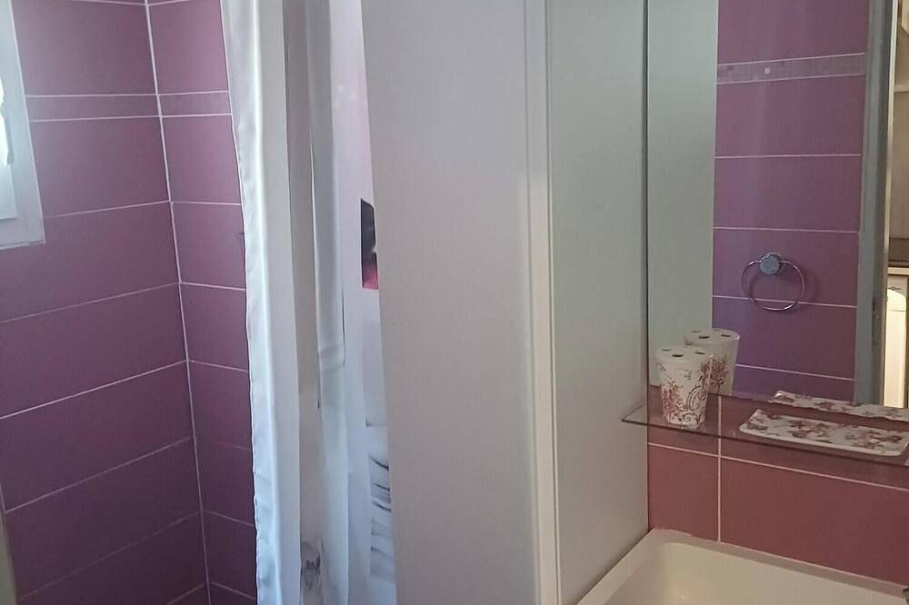 Gite \" Au fond du jardin\" in Saint-Saturnin-lès-Avignon, Vaucluse