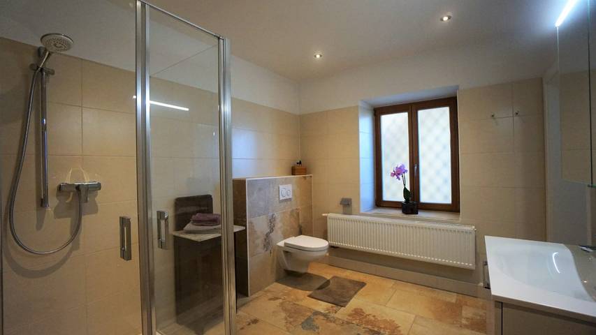 Gästehaus Burgblick im Weinhaus Pachler - Ferienzimmer für bis zu 2 Erwachsene in Hochburg-Ach, Braunau am Inn
