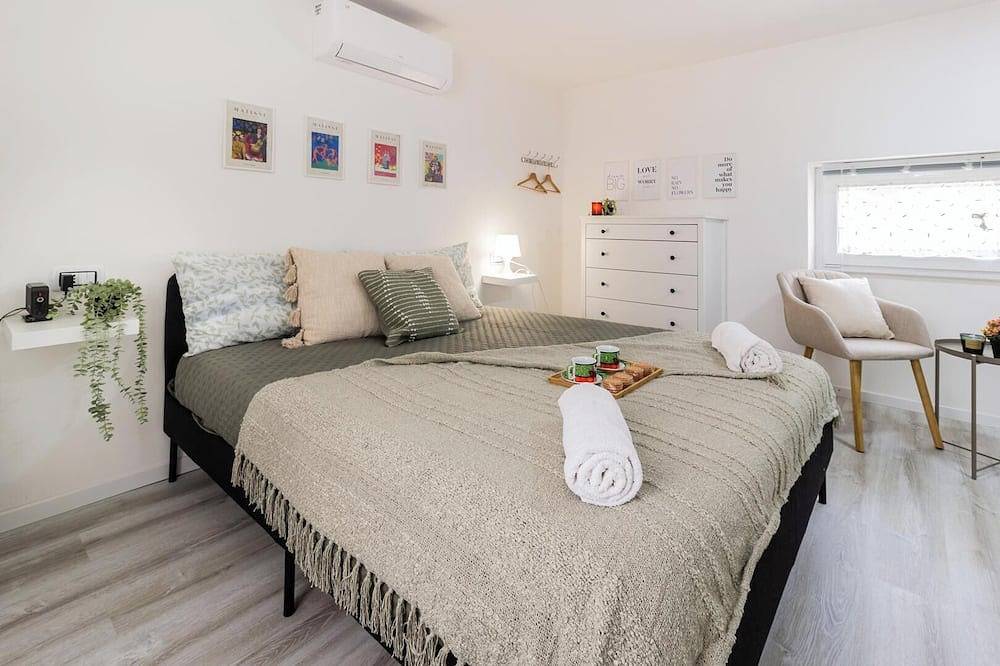 Rifugio del lago - room with private entrance and bathroom in Stresa in Stresa, Comune di Stresa
