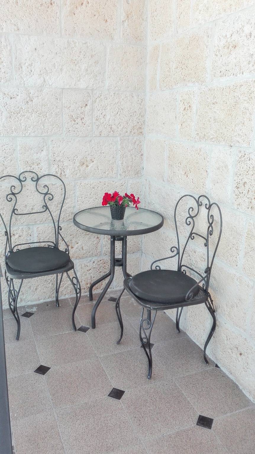 Casa familiar en Peral de Arlanza con jardín cercado in Provincia de Burgos