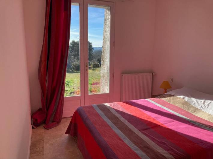 Gîte pour 5 personnes, avec vue ainsi que jardin et terrasse à Plazac - 4