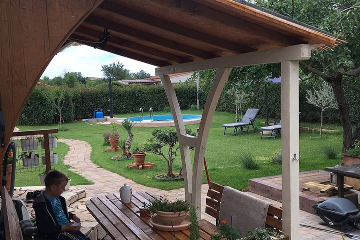 Bungalow für 3 Personen, mit Garten und Terrasse, mit Haustier in Pula