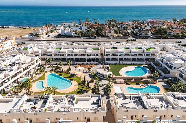 Apartment for 4 people, with Balcony and Garden as well as Pool in Mar Azul Torrevieja
