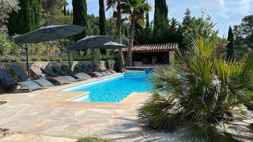 Location de vacances pour 10 personnes, avec jardin ainsi que vue et piscine, animaux acceptés à Figanières - 3