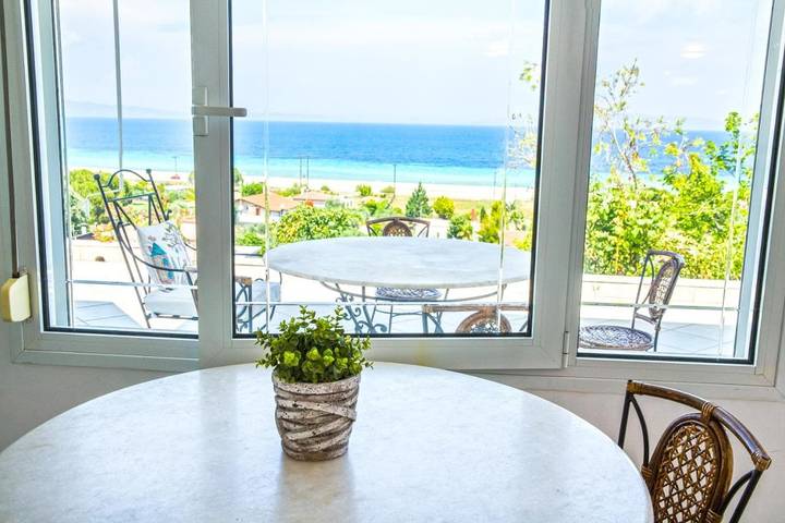 Location de vacances pour 3 personnes, avec Balcon et Terrasse ainsi que Jardin et Vue dans Ormos Panagias