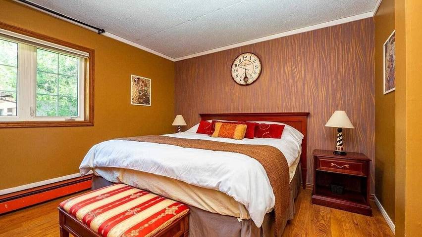 Villa for 12 people, with yard in Canada