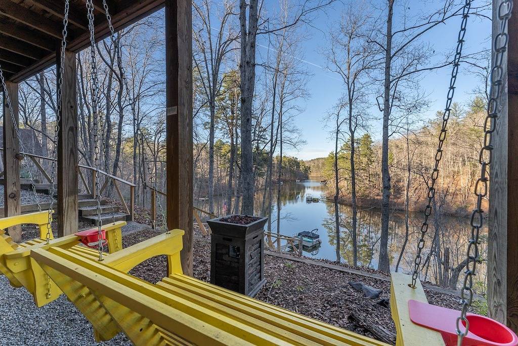 Beautiful Lake Front Log Cabin with Dock in Polk County NC