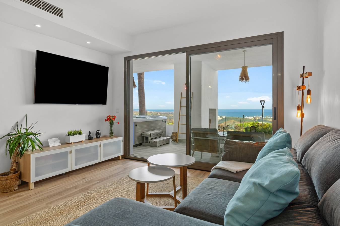 Ganze Wohnung, Privates Jacuzzi-Apartment für romantische Auszeiten in Riviera del Sol, Mijas in Calanova Golf, Mijas