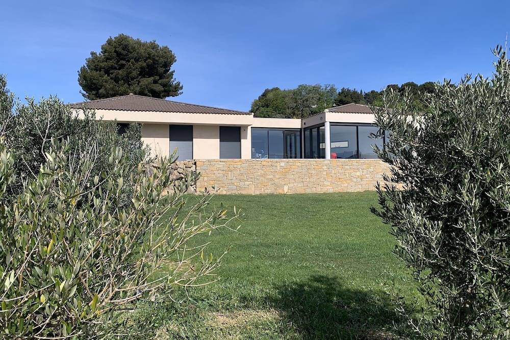 Contemporary villa - 15 M swimming pool - large garden in Ollioules, Côte méditerranéenne (France)
