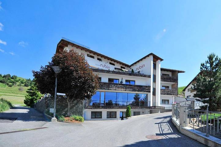 Ferienwohnung für 4 Personen, mit Balkon und Garten sowie Sauna und Ausblick