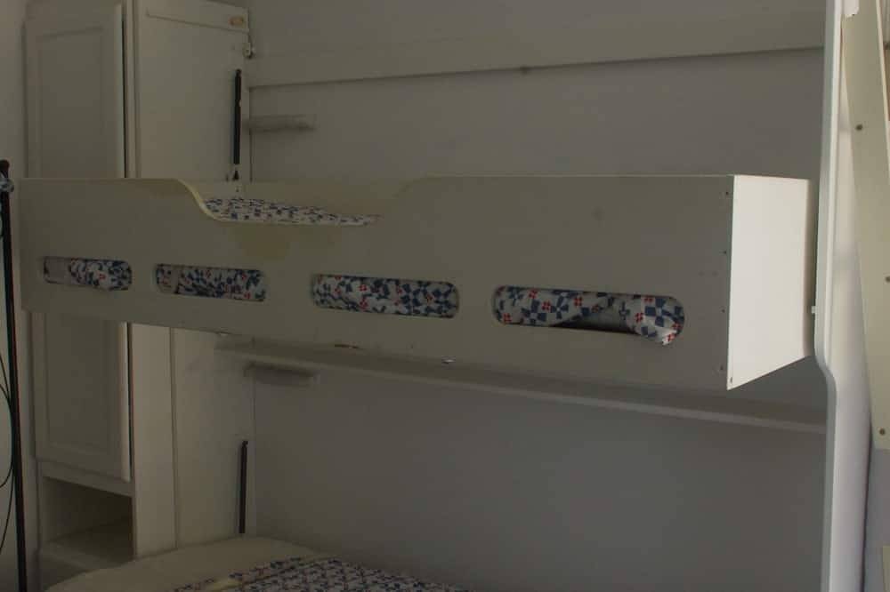 Appartement entier, Studio - Rez-de-chaussée - Côté mer in Hyeres, Parc national de Port-Cros