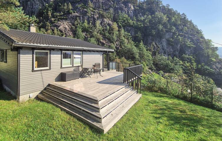 Feriehus for 10 personer, med terrasse og hage i Rogaland