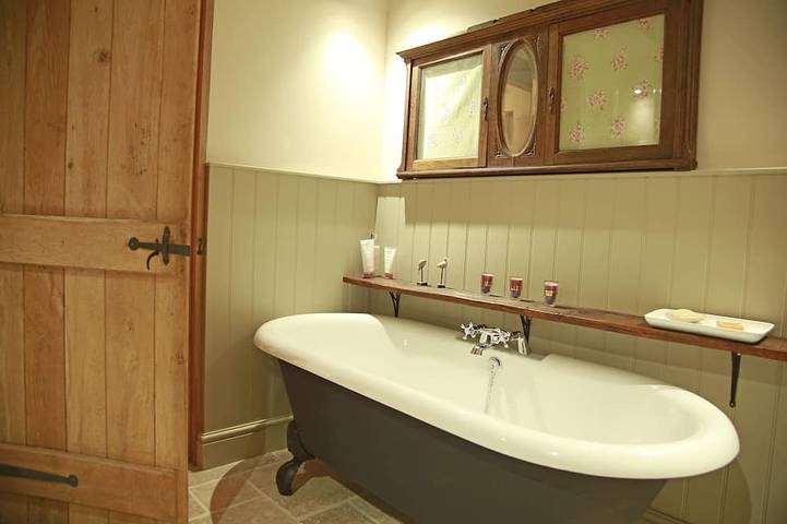 Location de vacances pour 2 personnes, avec jacuzzi ainsi que terrasse et jardin à Blanquefort-sur-Briolance - 3