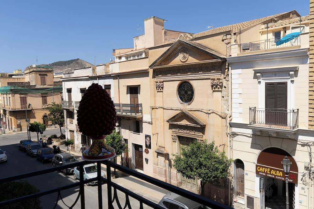 Apartamento entero, Estudio altillo doble superior con balcón in Bagheria, Provincia de Palermo