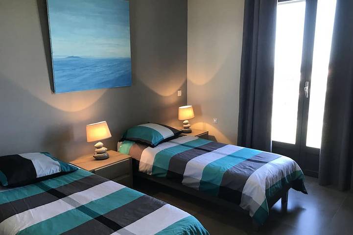 Belle maison avec jardin, piscine et parking privé surplombant une vue sur mer in Bastia, Cap Corse