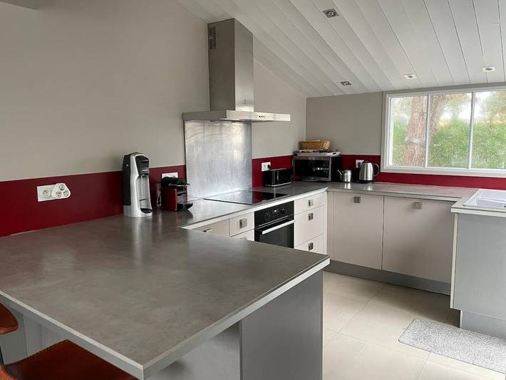 Location de vacances pour 10 personnes, avec piscine et terrasse dans Plage des Gollandieres (Le Bois-Plage-en-Re) - 4