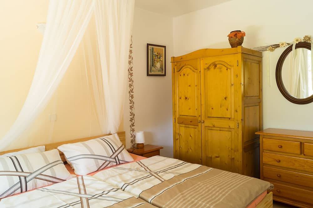 Relaxing atmosphere in a Finca full of lemon and orange trees in Montuïri, Majorca Center