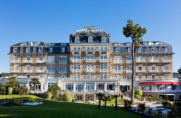 Hôtel pour 4 personnes, avec sauna et jacuzzi ainsi que jardin et piscine, animaux acceptés dans Casino De La Baule