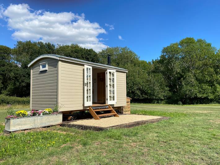 Hut for 4 people, with garden in Chichester (District)