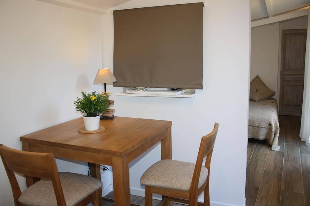 Appartement entier, Studio avec terrasse-gemenos en provence in Gémenos, Côte méditerranéenne (France)