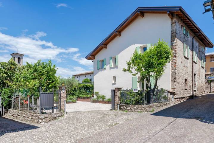 Agriturismo per 6 persone, con giardino a Padenghe sul Garda