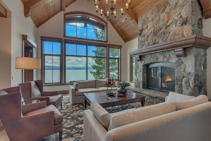 Vacation house for 12 people, with yard and hot tub by Lake Tahoe