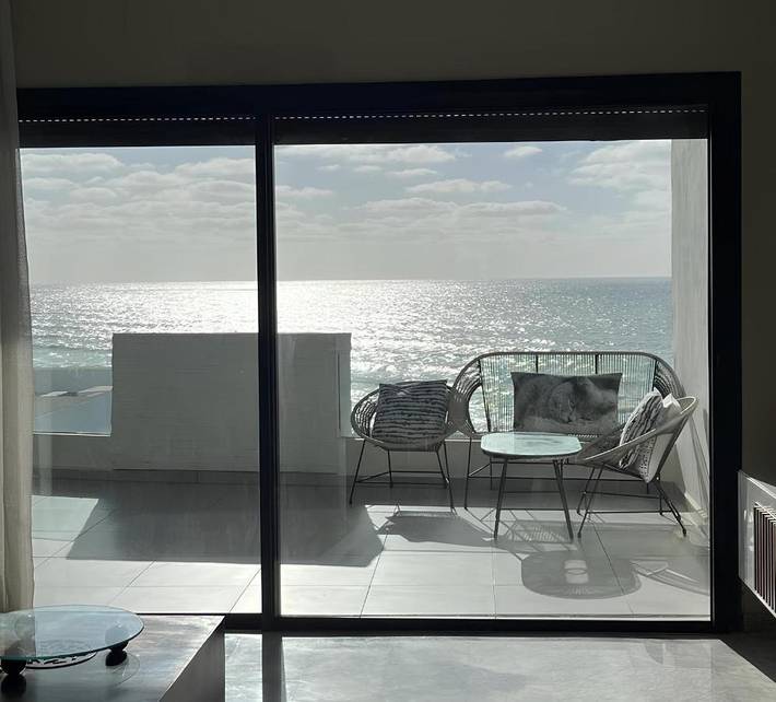 Gîte pour 8 personnes, avec vue et jardin ainsi que piscine et terrasse, animaux acceptés dans Dar Bouazza