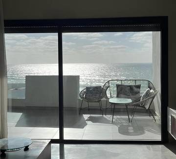 Gîte pour 8 personnes, avec piscine et terrasse ainsi que vue et jardin, animaux acceptés dans Dar Bouazza