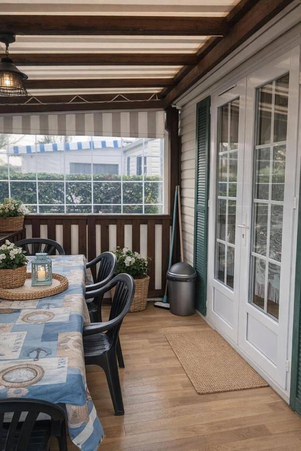 Camping pour 4 personnes, avec Jacuzzi et Terrasse ainsi que Jardin et Piscine