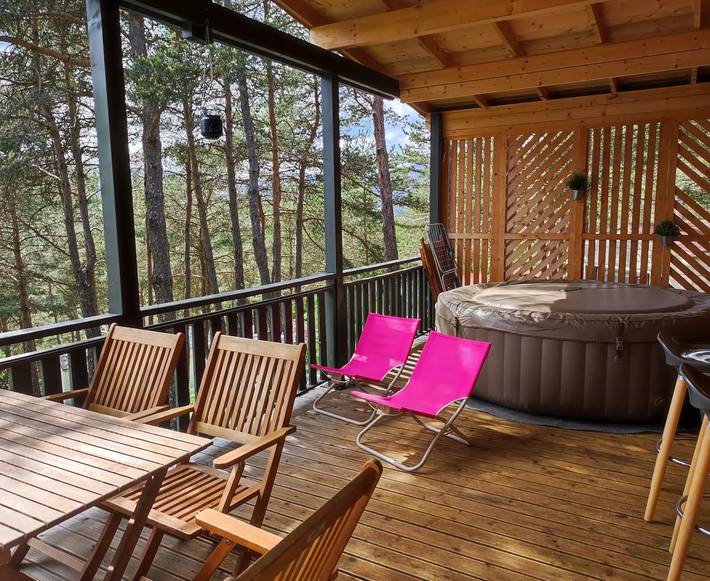 Camping pour 5 personnes, avec piscine et terrasse, animaux acceptés dans l' Isère - 2