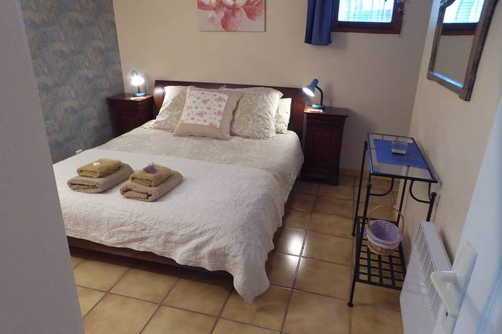 Gîte pour 4 personnes, avec piscine et jardin à Rognonas - 3